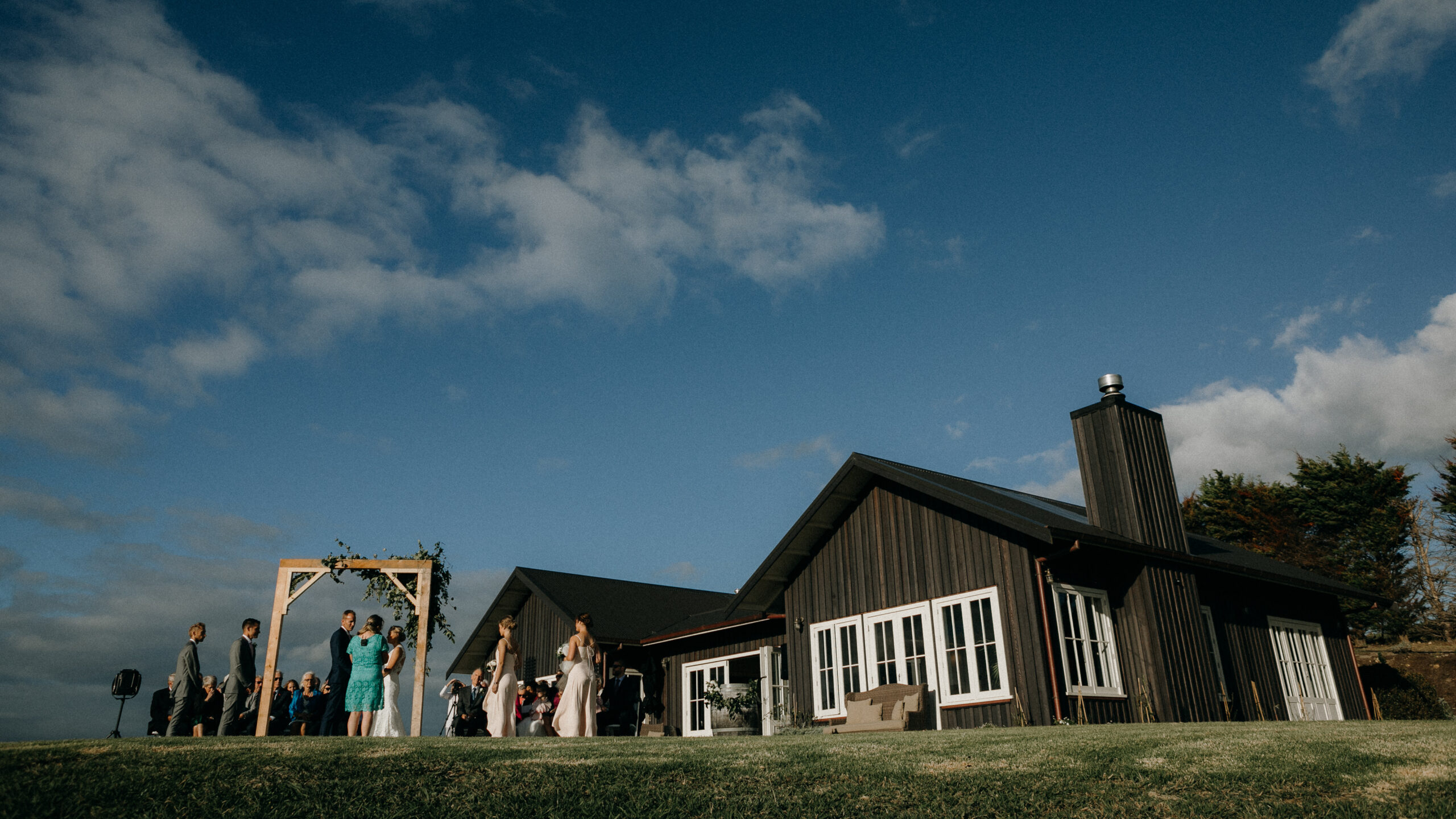 Wedding ceremony at Mudbrick Lodge on Waiheke Island Auckland, photo by Sarah Weber Photography