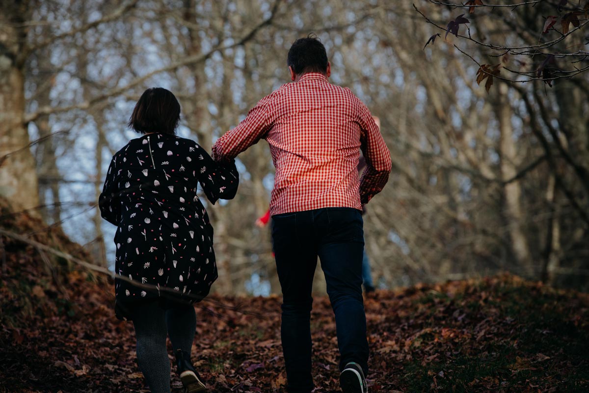 family lifestyle autumn couples portrait photo sessions in Rotorua centennial park by sarah weber photography