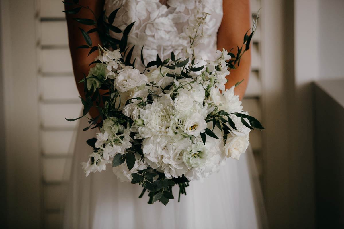 bridal bouquet at the dunes, omaha lodge before the stables matakana wedding photos by sarah weber photography