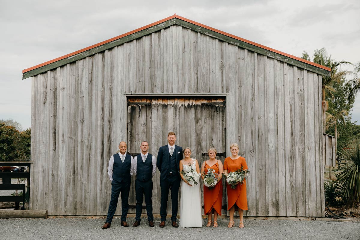 bridal party photos at the the stables matakana country park wedding venue by sarah weber photography